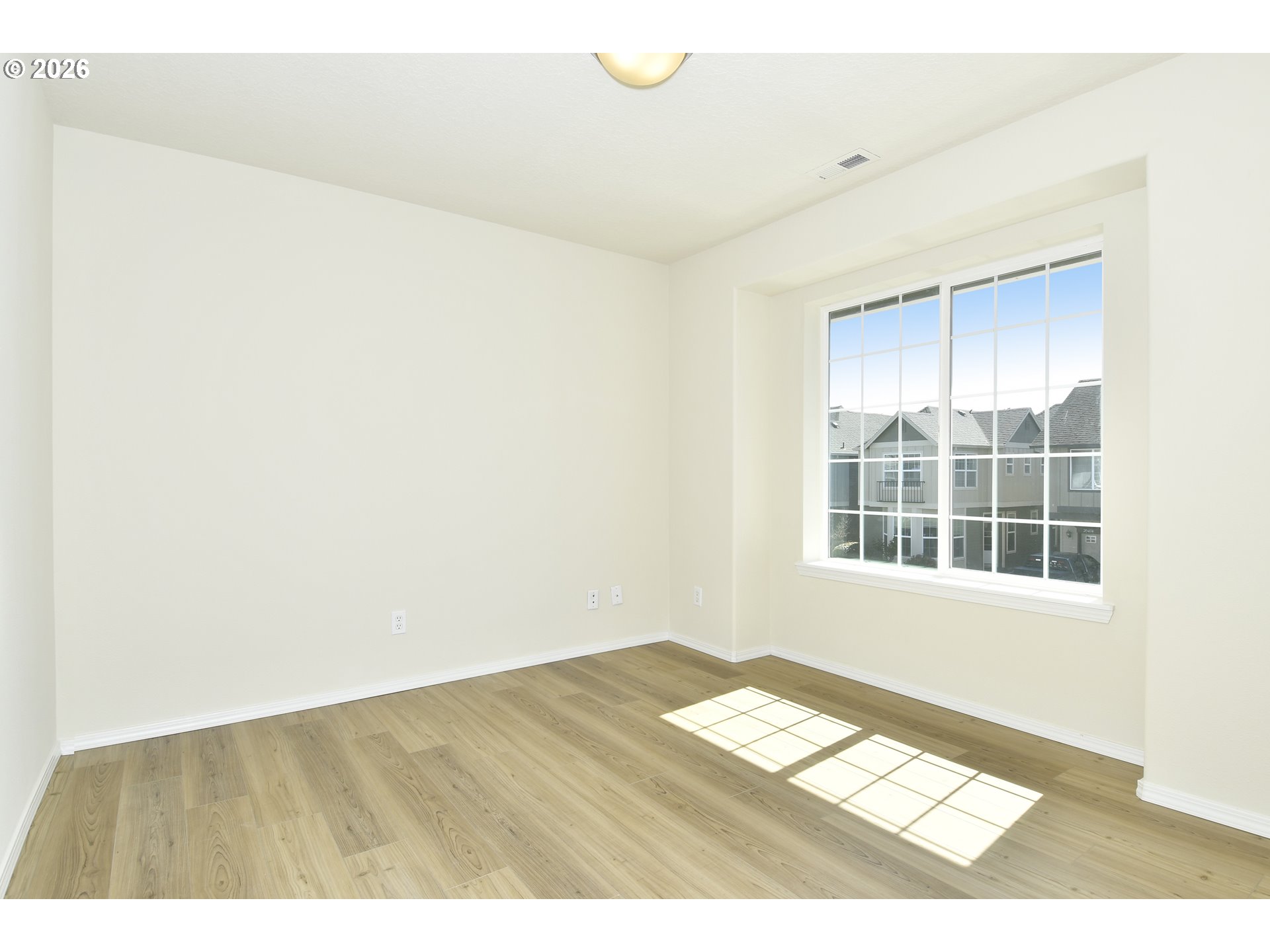 20477 Southwest Marimar Street Beaverton, OR 97078 - Photo 20 of 28 an empty room with wooden floor and windows