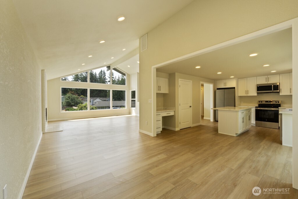 15526 Southeast 169th Street Renton, WA 98058 - Photo 9 of 38 Gallery Image 9