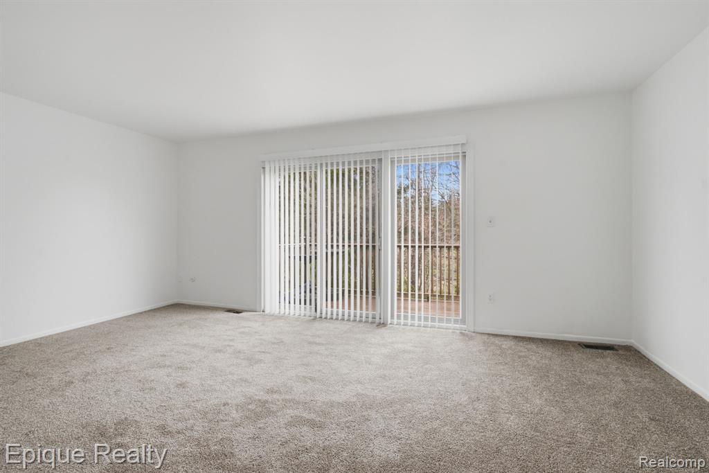 3895 Old Creek Road Troy, MI 48084 - Photo 4 of 23