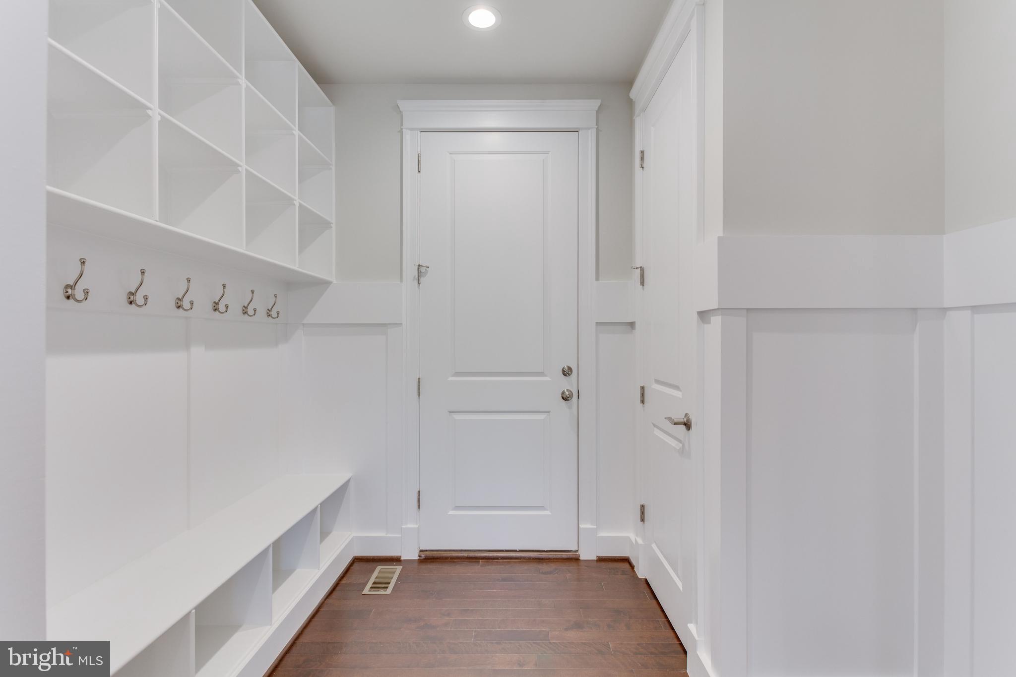307 Cabin Road Southeast Vienna, VA 22180 - Photo 13 of 25 a view of room