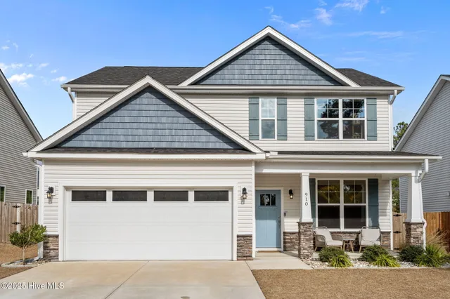 $424,900 | 910 Terraces Lane, Hampstead, NC 28443