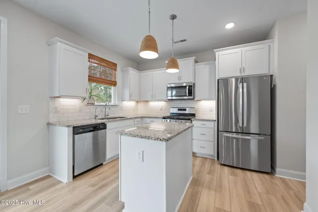 $424,900 | 910 Terraces Lane, Hampstead, NC 28443