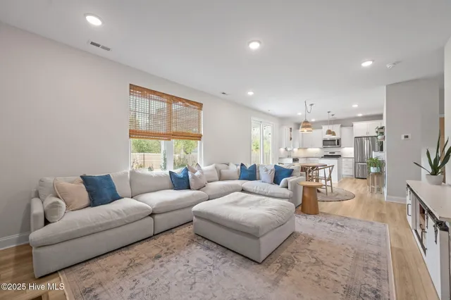 $424,900 | 910 Terraces Lane, Hampstead, NC 28443