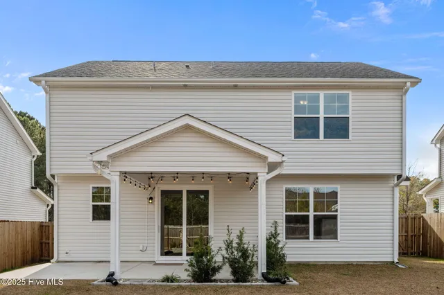 $424,900 | 910 Terraces Lane, Hampstead, NC 28443