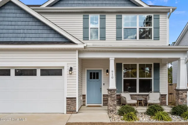 $424,900 | 910 Terraces Lane, Hampstead, NC 28443