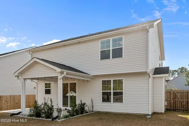 $424,900 | 910 Terraces Lane, Hampstead, NC 28443