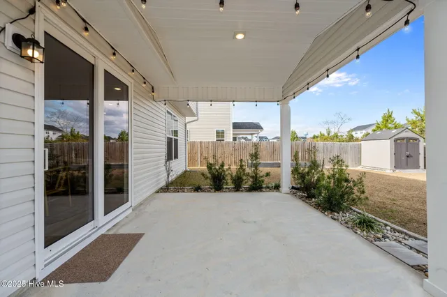 $424,900 | 910 Terraces Lane, Hampstead, NC 28443