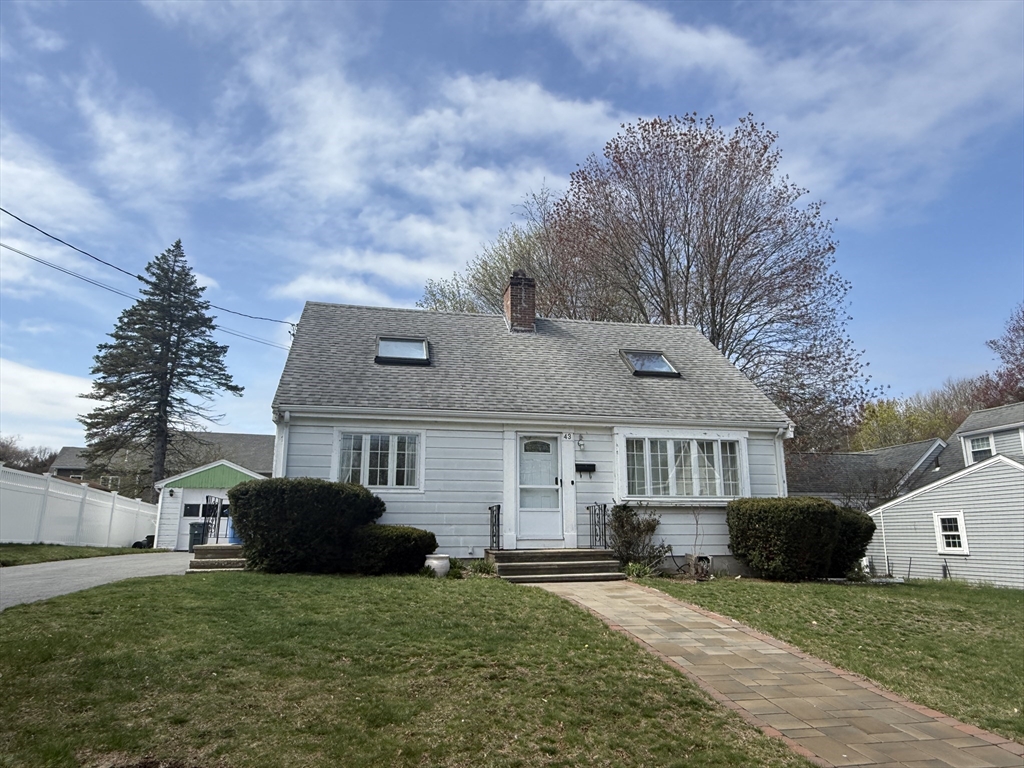 a view of a house with a yard