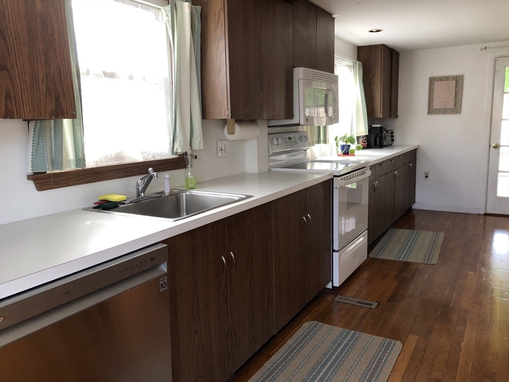 43 Hillcroft Road, Unit 43 Waltham, MA 02452 - Photo 7 of 20