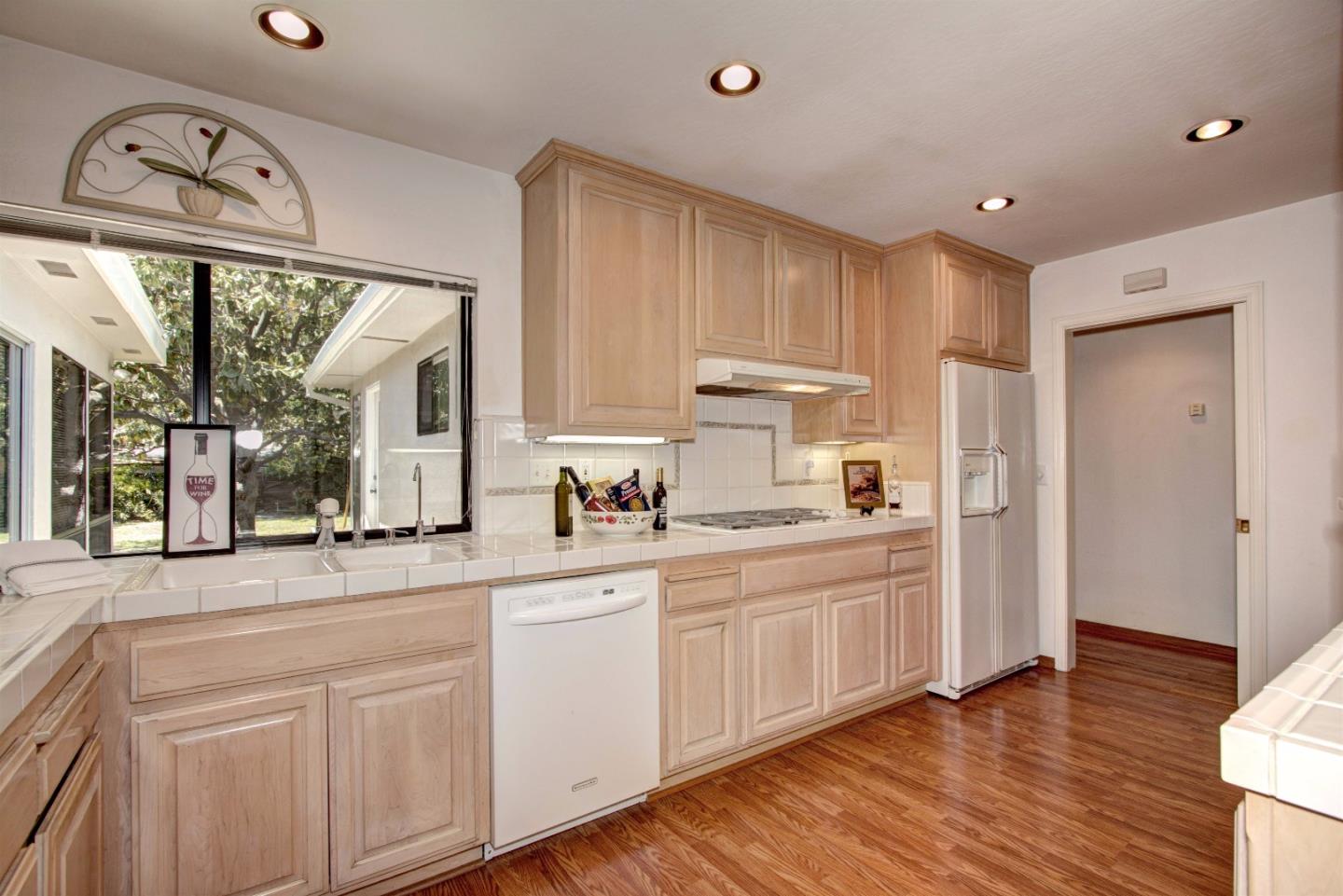 1425 Burrows Road Campbell, CA 95008 - Photo 8 of 20 Gallery Image 8