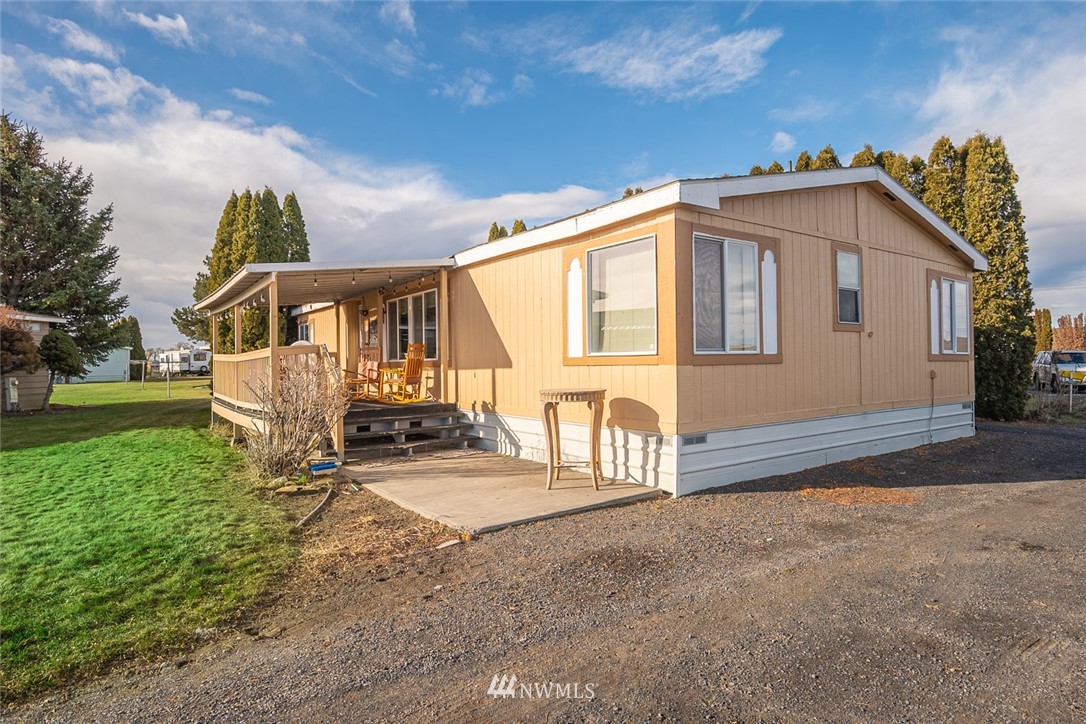 1261 Rd L Northeast, Unit 4 Moses Lake, WA 98837 - Photo 3 of 40 Gallery Image 3