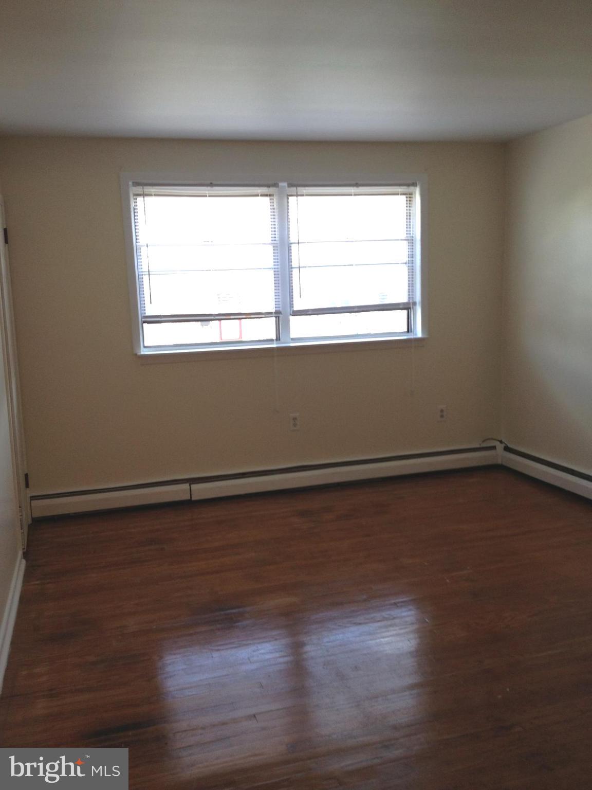 366 Ripka Street Philadelphia, PA 19128 - Photo 2 of 12