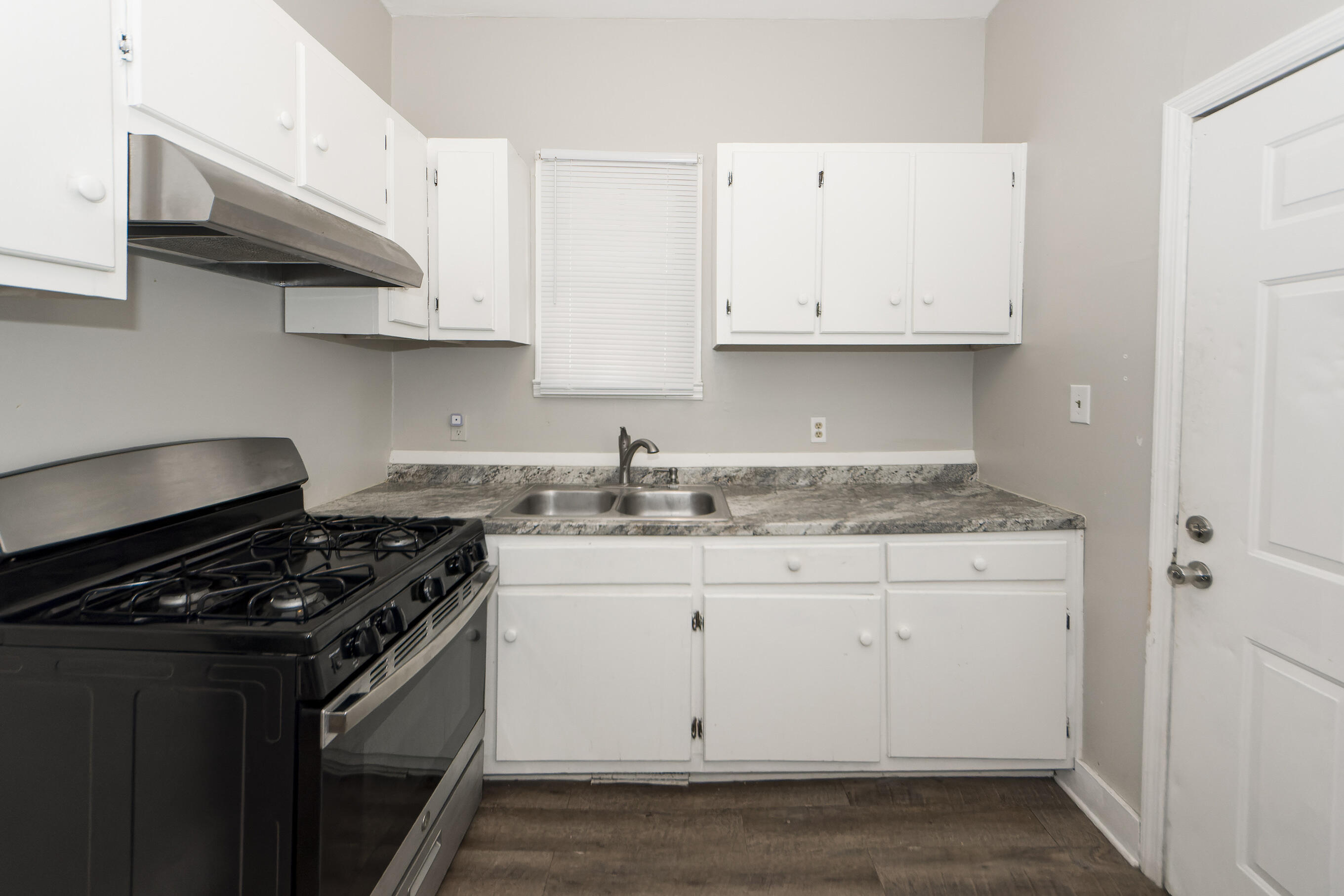 555 Rutledge Avenue, Unit A Charleston, SC 29403 - Photo 12 of 18 555 Rutledge A 8