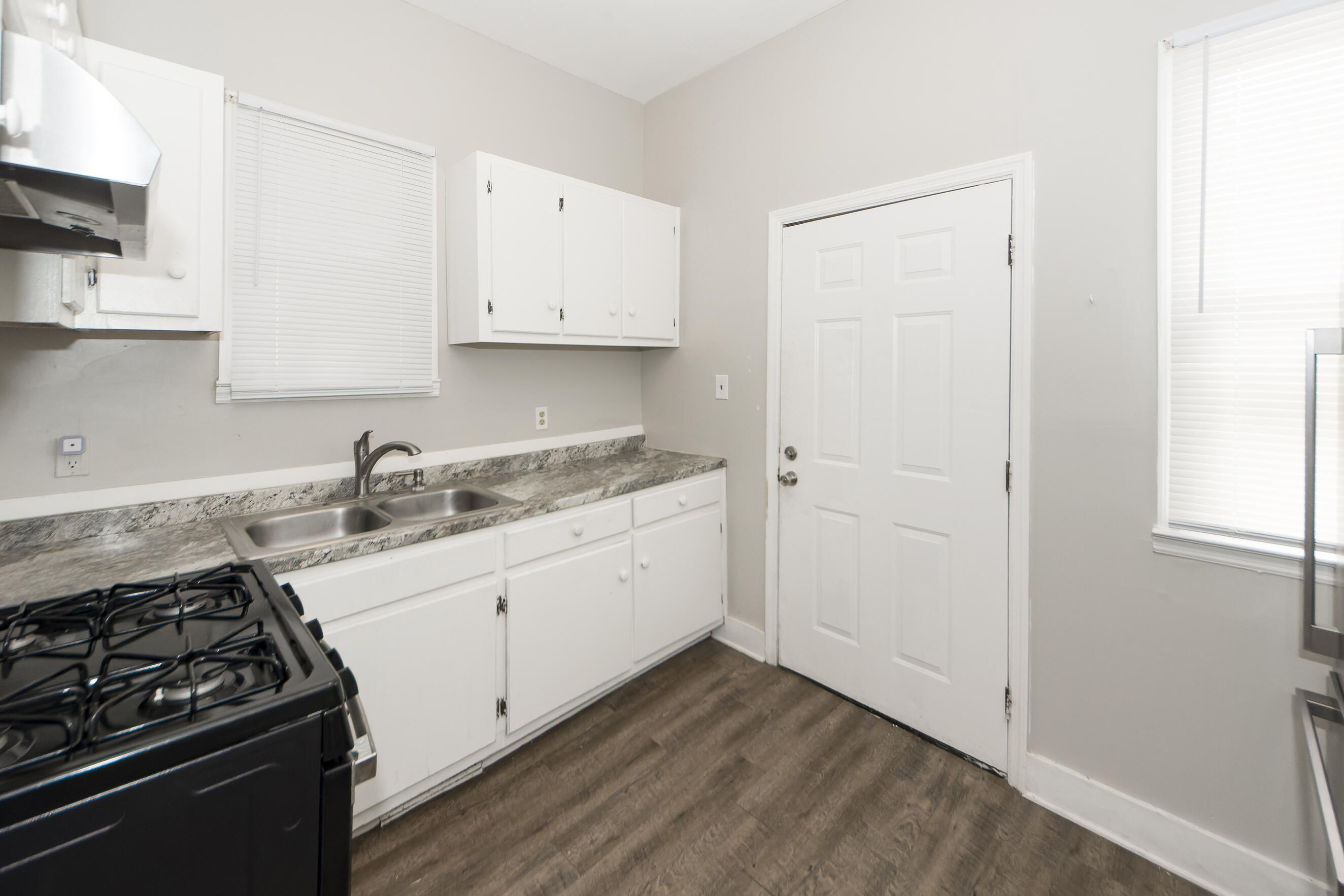 555 Rutledge Avenue, Unit A Charleston, SC 29403 - Photo 13 of 18 555 Rutledge A 7