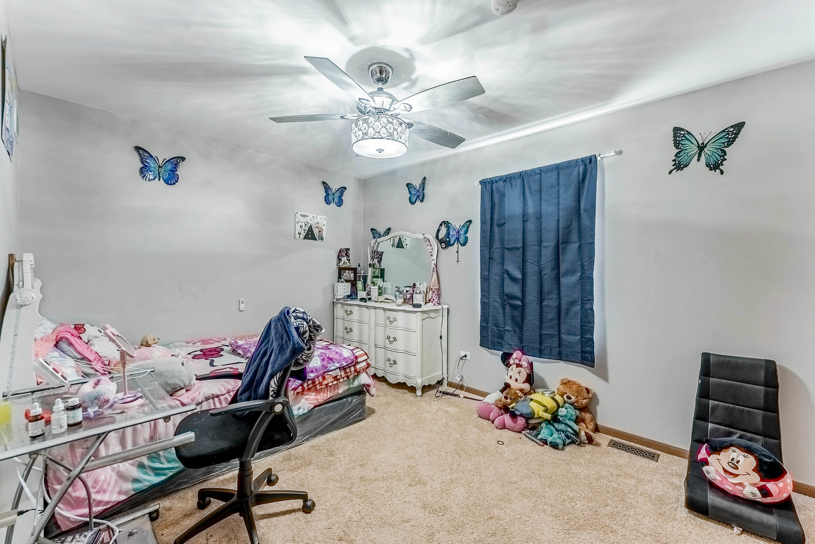 5302 Meadowbrook Street Plainfield, IL 60586 - Photo 25 of 46 a view of a workspace with furniture and toys