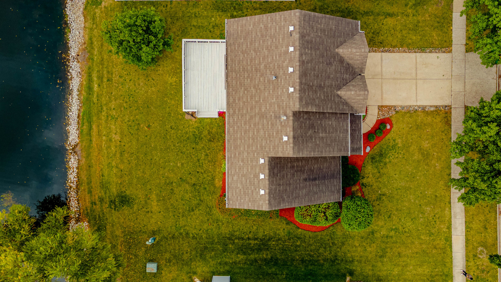 5302 Meadowbrook Street Plainfield, IL 60586 - Photo 37 of 46 an aerial view of a house with pool and yard