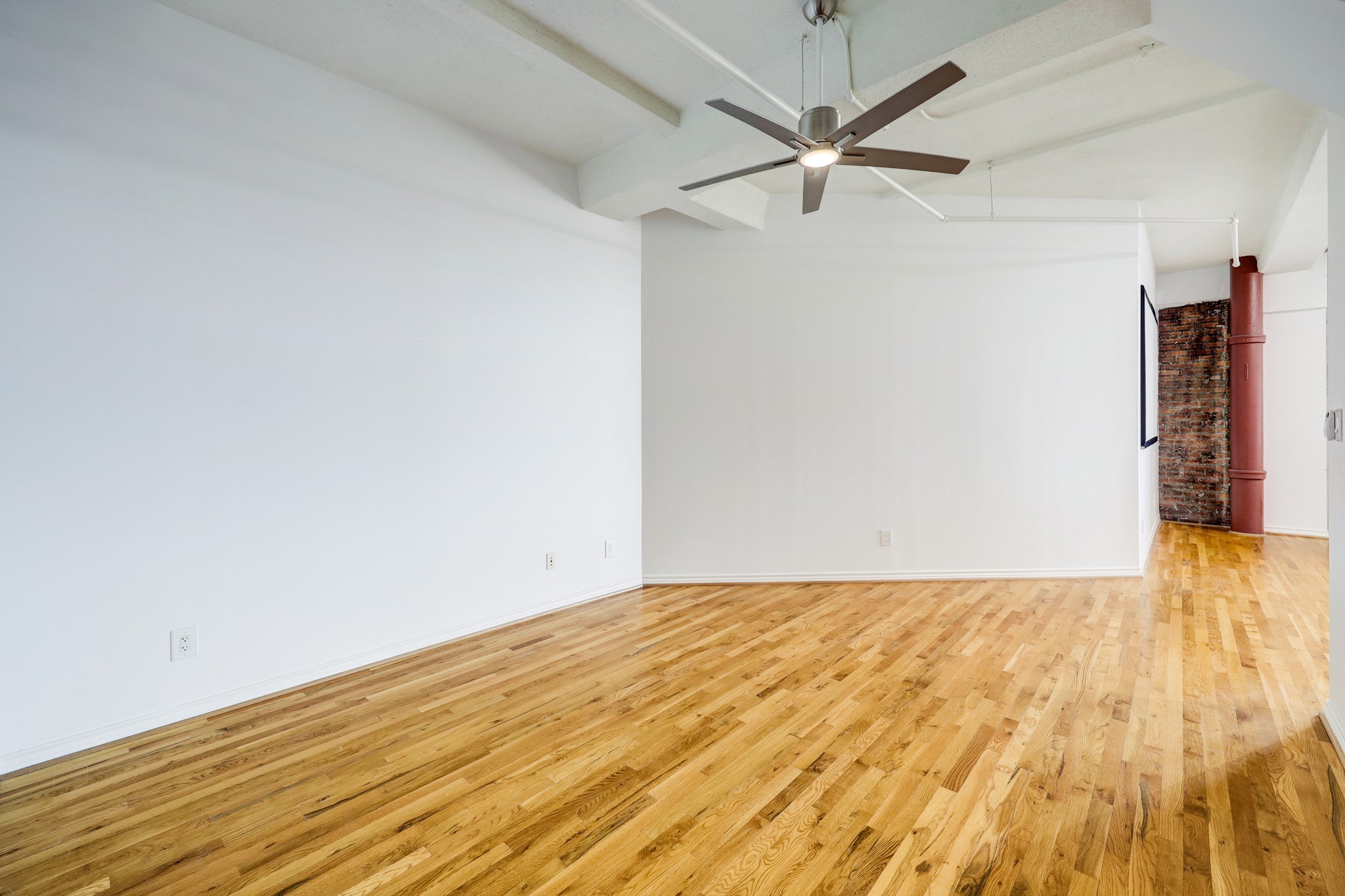 201 Main Street, Unit 6D Houston, TX 77002 - Photo 5 of 24 a view of empty room with wooden floor