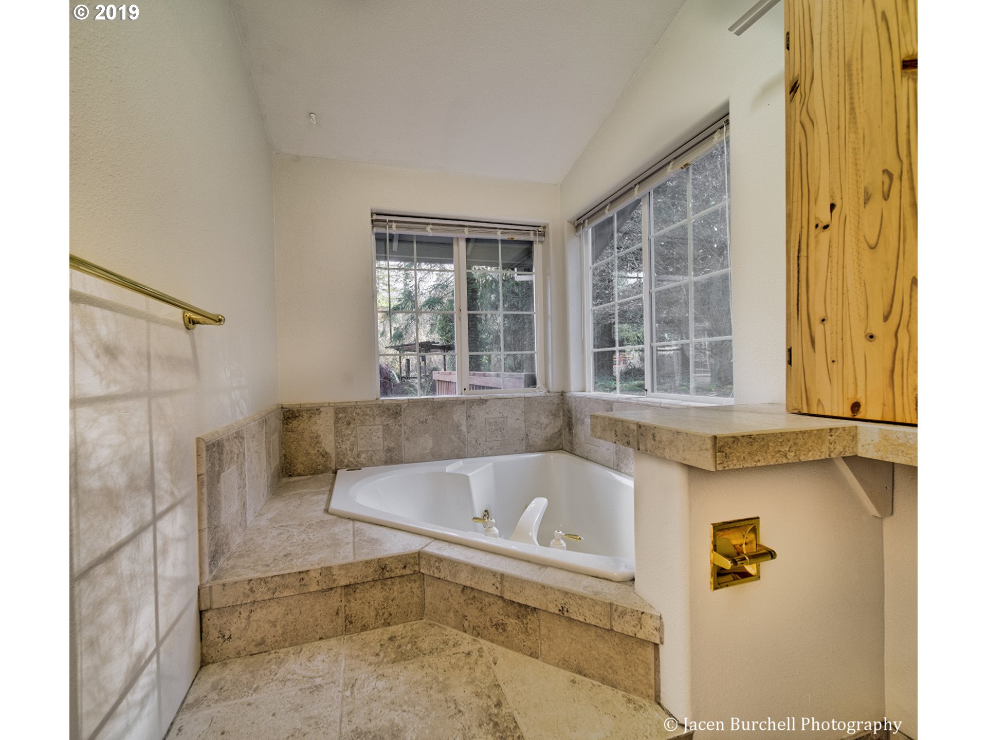 66546 Anliker Road Deer Island, OR 97054 - Photo 14 of 25 Attached Bathroom