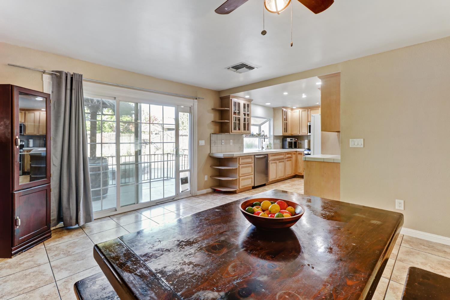 6511 Mossview Way Citrus Heights, CA 95621 - Photo 9 of 48