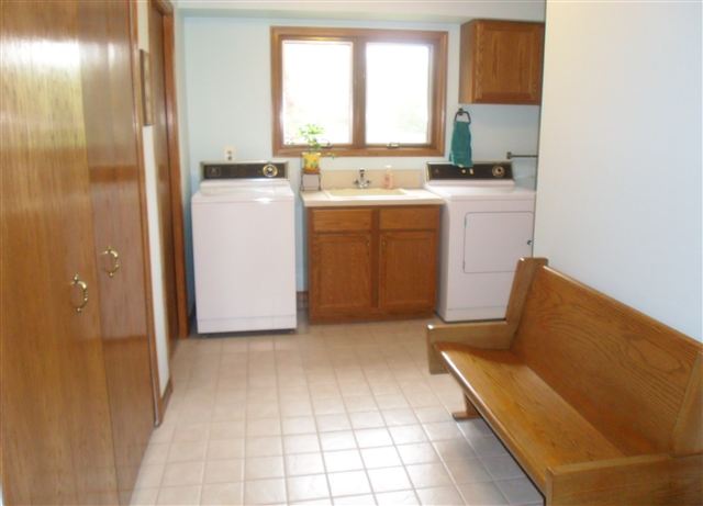11225 Erdmann Road Sterling Heights, MI 48314 - Photo 11 of 21 31035300-10.JPG