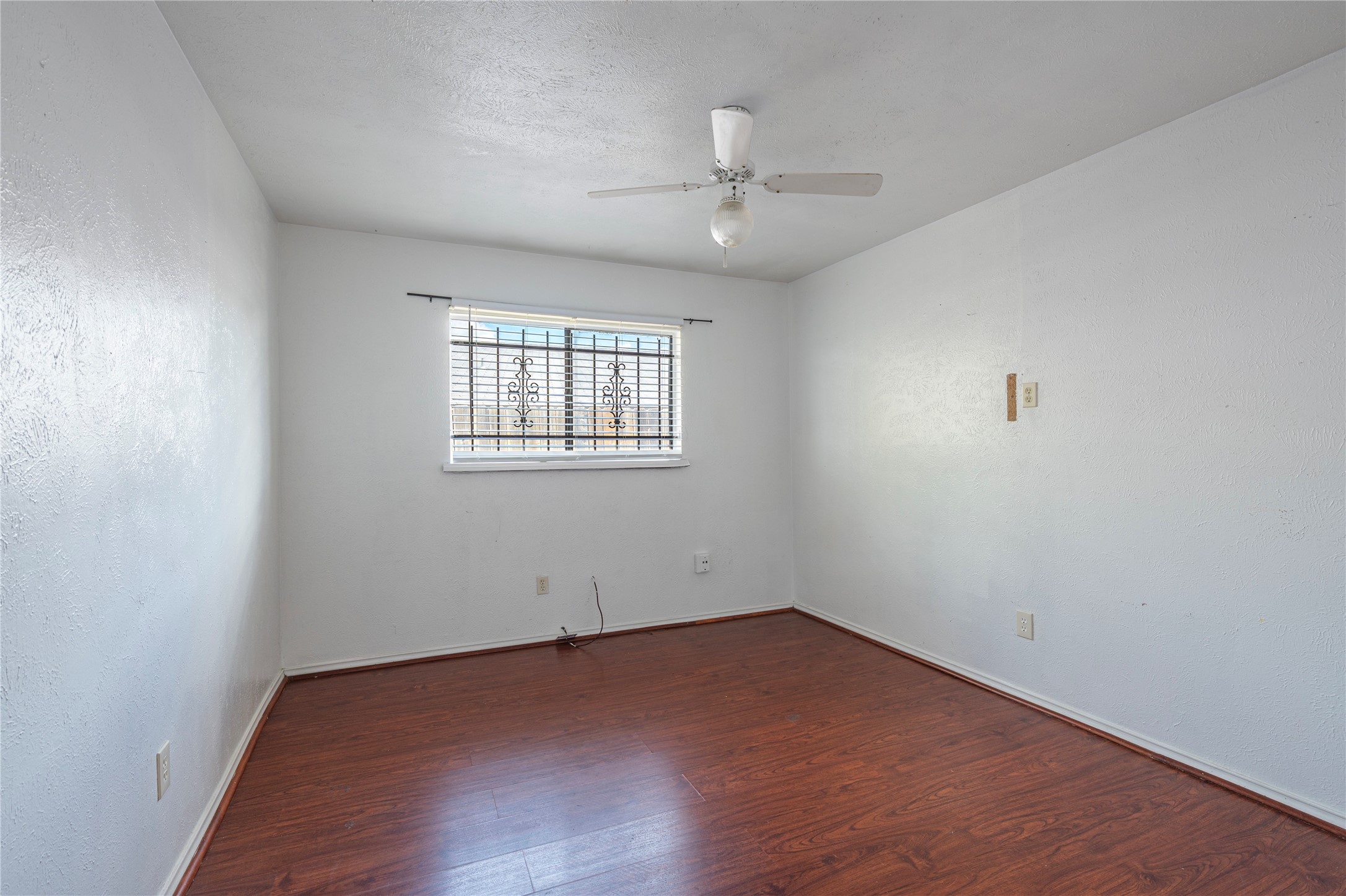 15722 Corsair Road Houston, TX 77053 - Photo 15 of 23 Secndary bedroom #1