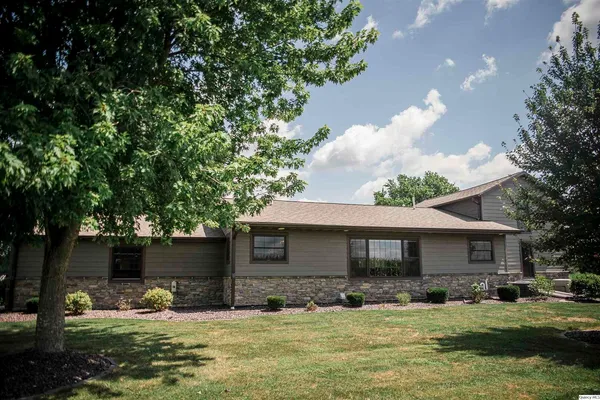$529,000 | 1737 North 2250th Place, Mendon, IL 62351