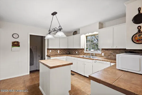 $279,900 | 118 Pine Ridge Road, Florence, MS 39073