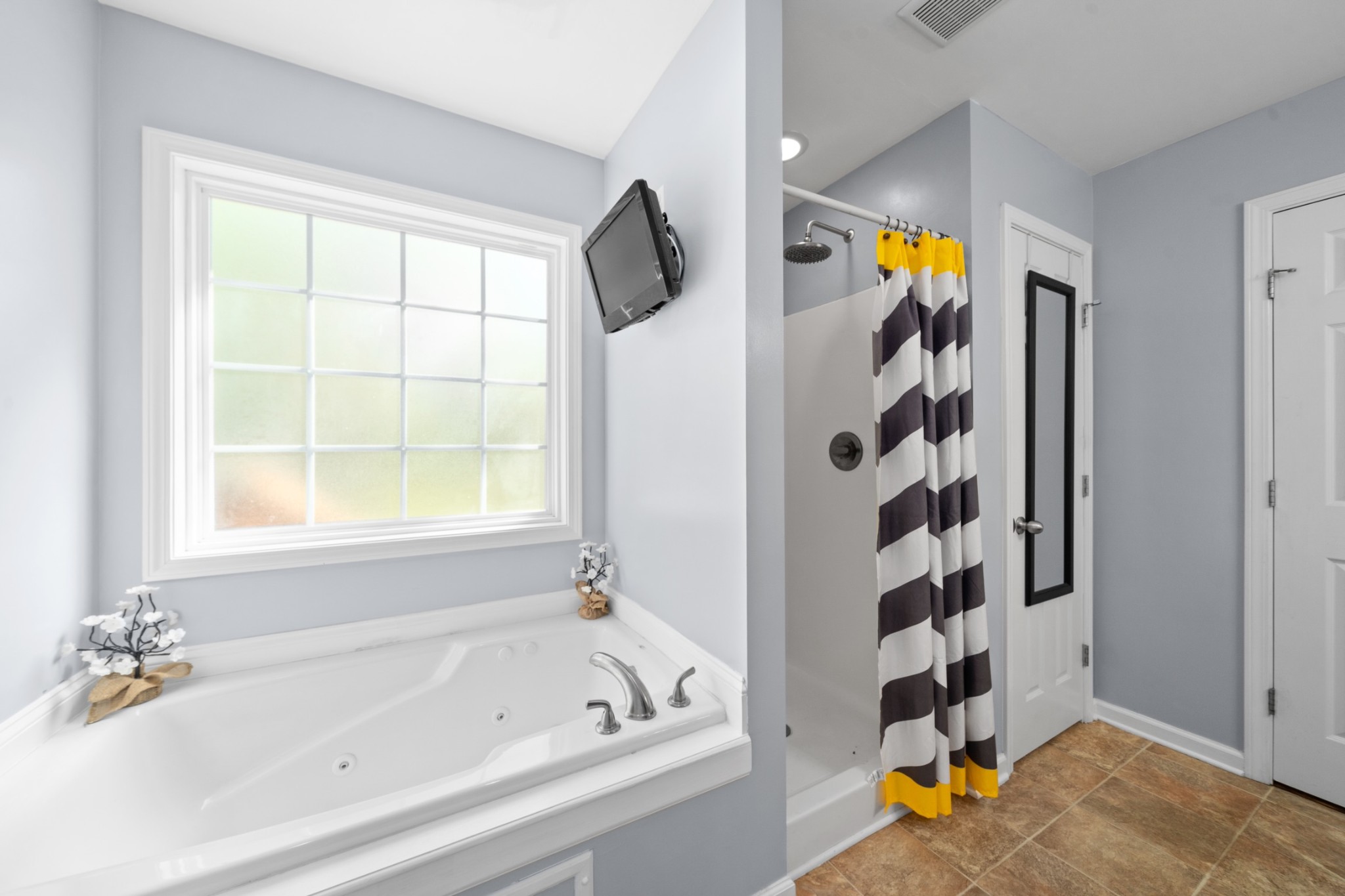 4439 Taylor Road Springfield, TN 37172 - Photo 20 of 29 a bathroom with a bathtub and a shower