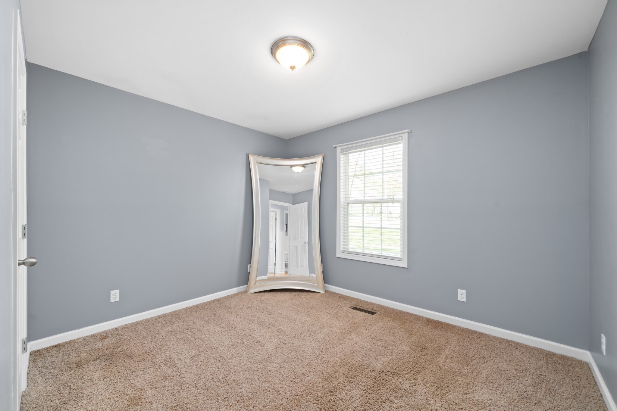 4439 Taylor Road Springfield, TN 37172 - Photo 21 of 29 an empty room with windows and closet