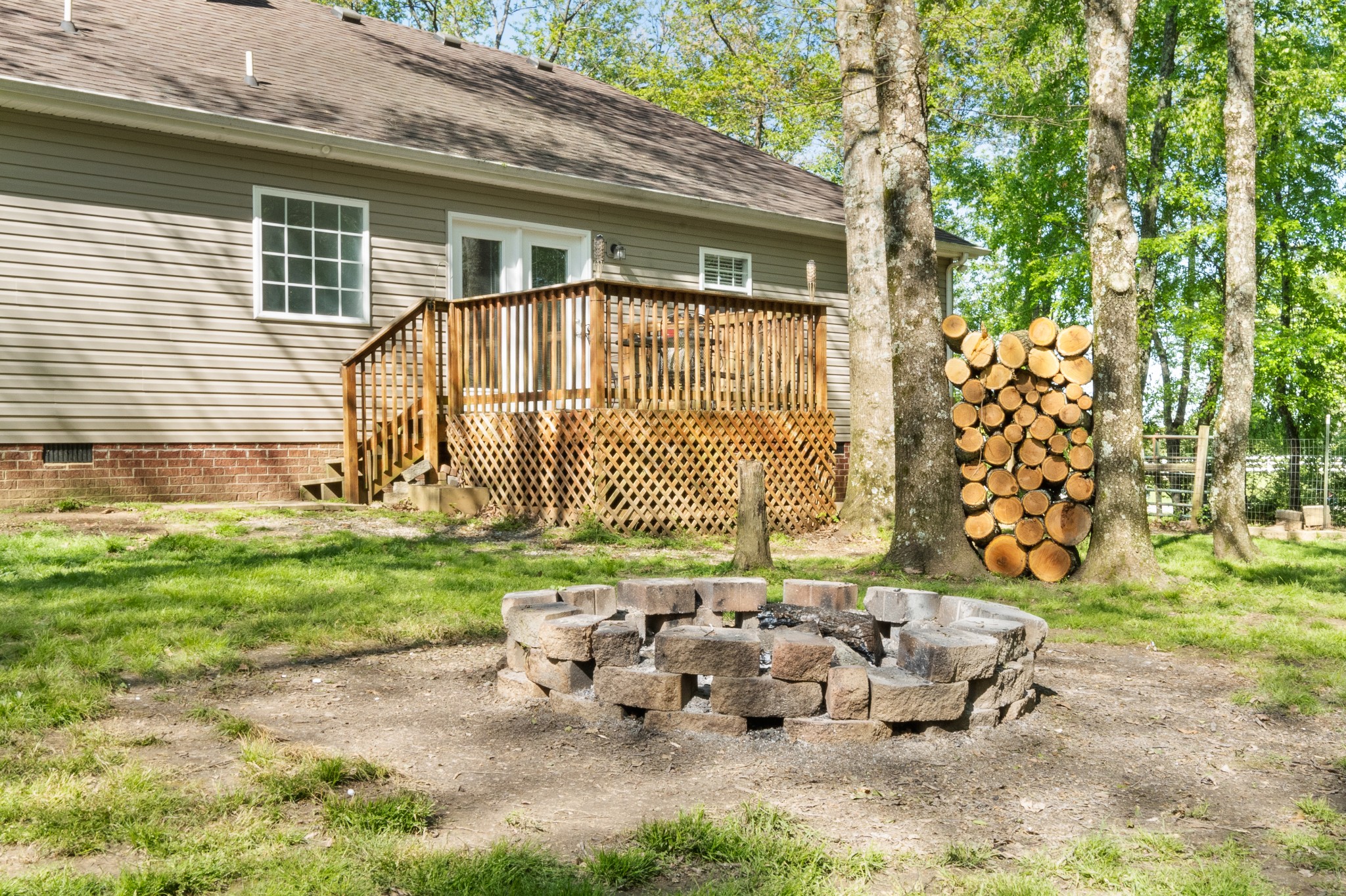 4439 Taylor Road Springfield, TN 37172 - Photo 26 of 29 a backyard of a house with table and chairs