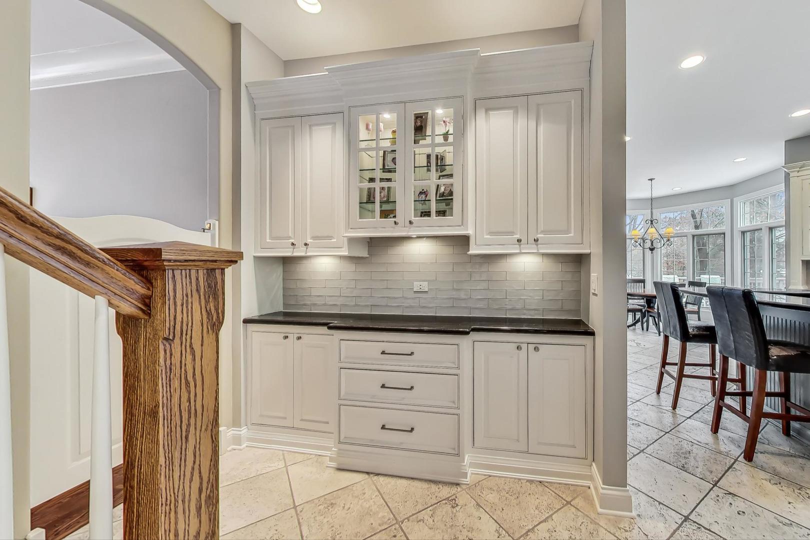 4 Andrew Court Burr Ridge, IL 60527 - Photo 11 of 46 Gallery Image 11