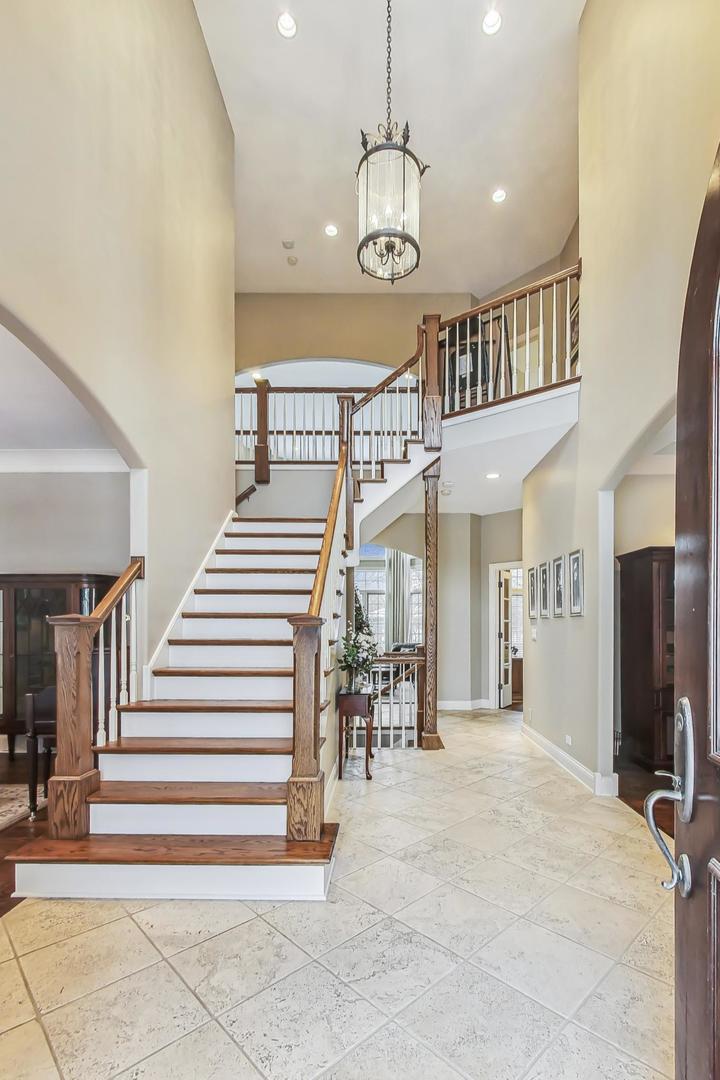4 Andrew Court Burr Ridge, IL 60527 - Photo 3 of 46 Gallery Image 3