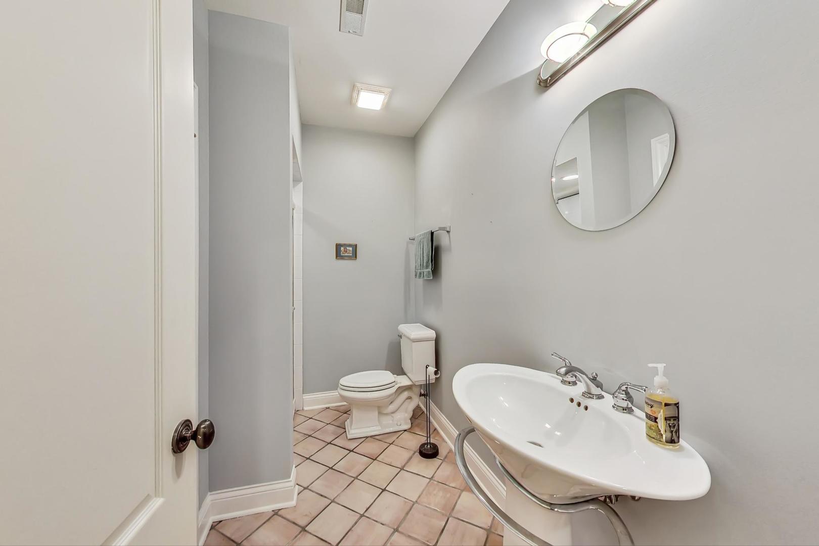 4 Andrew Court Burr Ridge, IL 60527 - Photo 38 of 46 Gallery Image 38