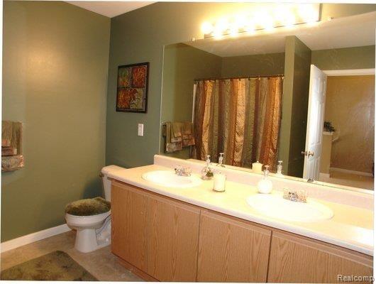 22698 Goddard Road, Unit 15 Taylor, MI 48180 - Photo 9 of 11 Master Bathroom