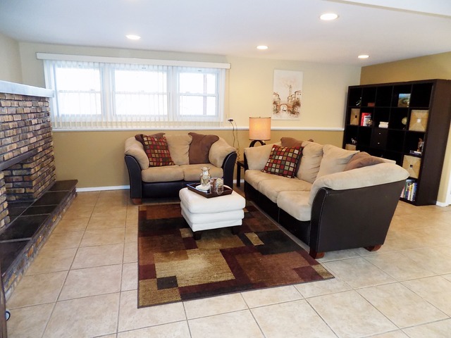 35 Timber Hill Road Buffalo Grove, IL 60089 - Photo 14 of 18 a living room with furniture and a flat screen tv