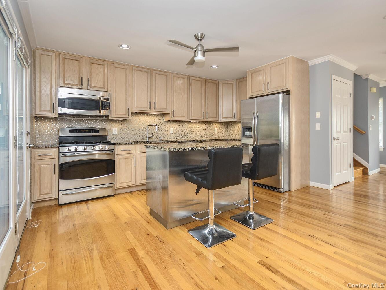 49 Ashwood Road, Unit A Port Washington, NY 11050 - Photo 7 of 20