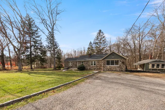 a view of a house with a yard
