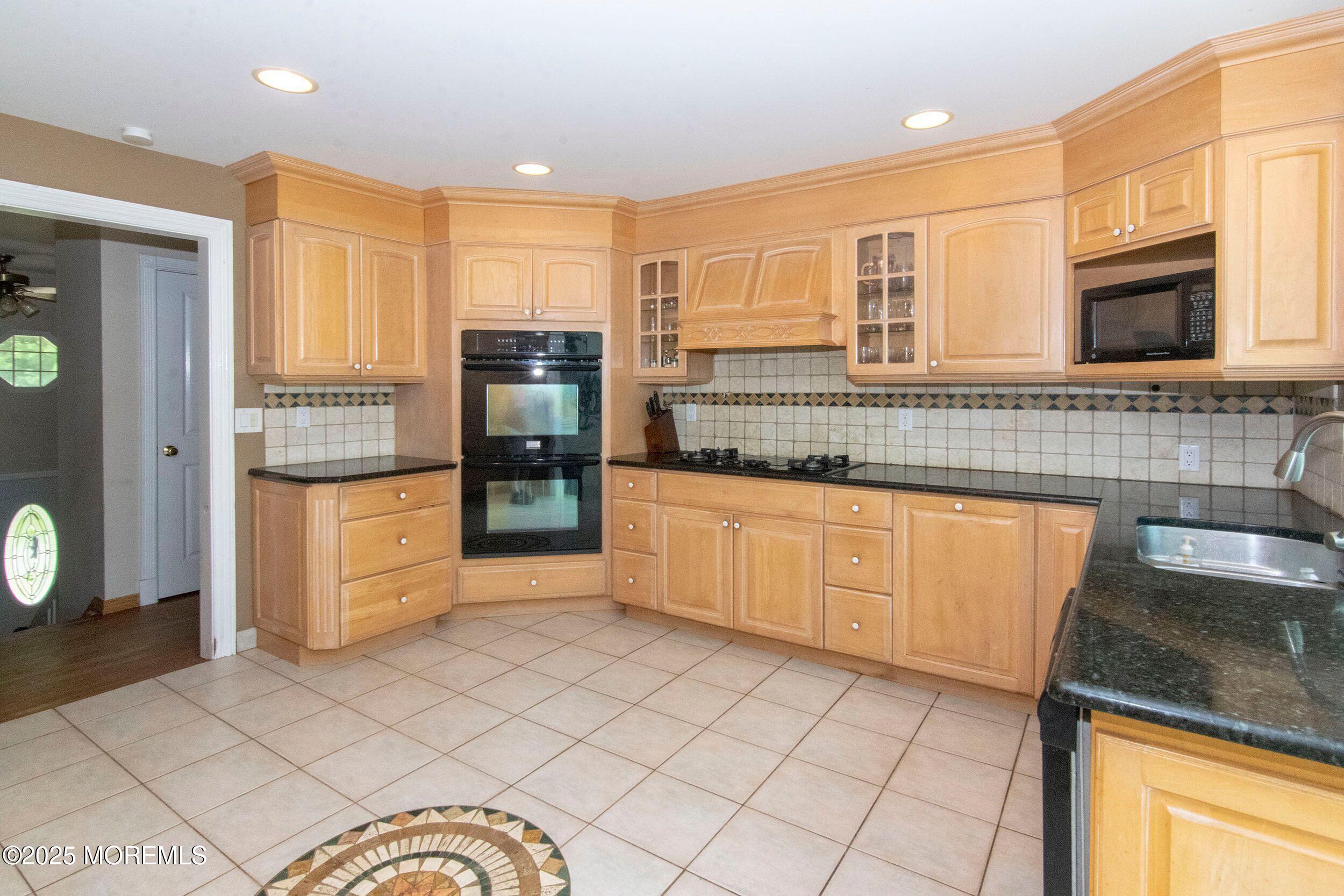 67 School Road Marlboro, NJ 07746 - Photo 4 of 42 VDSB9kyQ