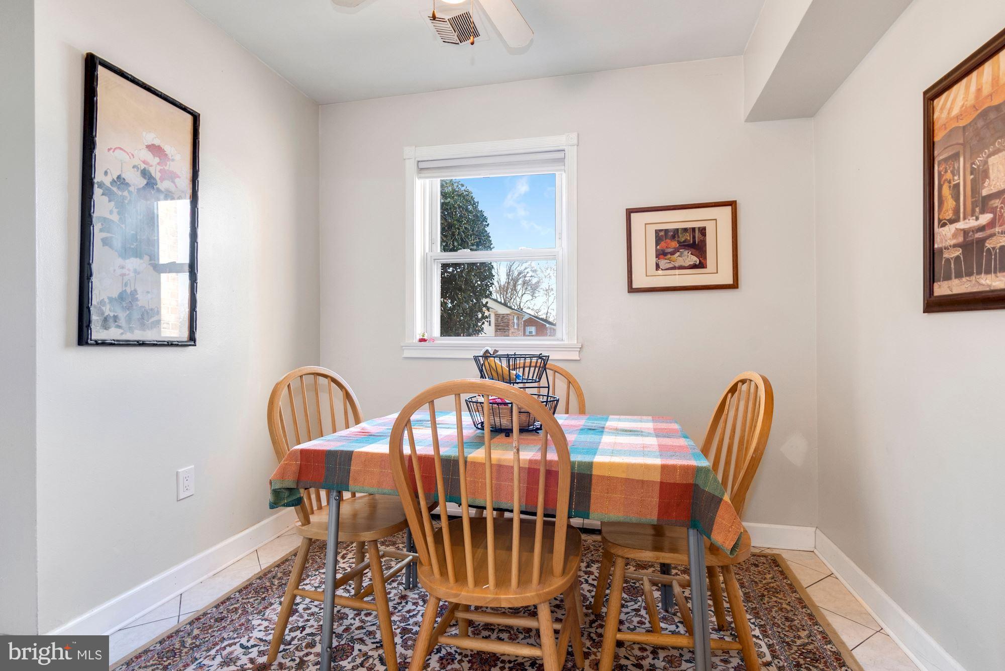 12702 Epping Terrace, Unit 8C Silver Spring, MD 20906 - Photo 5 of 28 SPACIOUS TAB;E SPACE KITCHEN