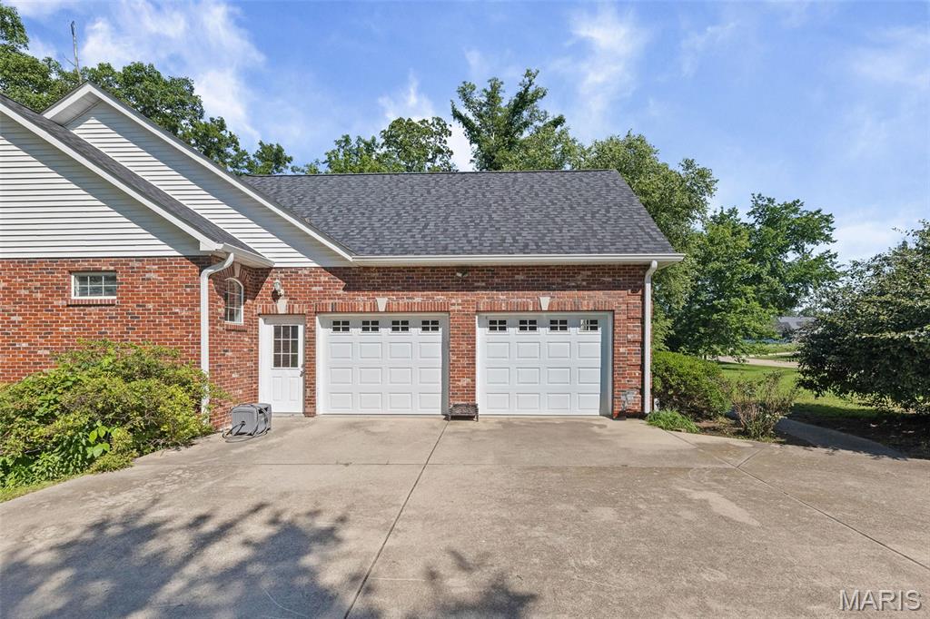 5259 Shingle Oak Lane Smithton, IL 62285 - Photo 4 of 56