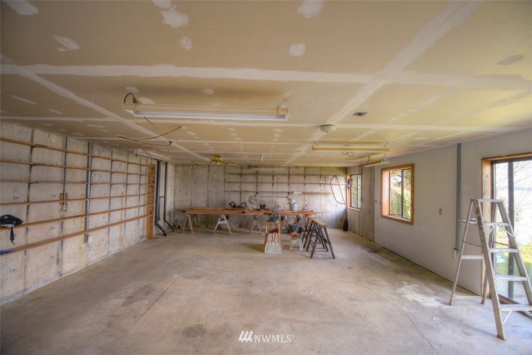 7106 Puget Beach Road Northeast Olympia, WA 98516 - Photo 20 of 26 Gallery Image 20