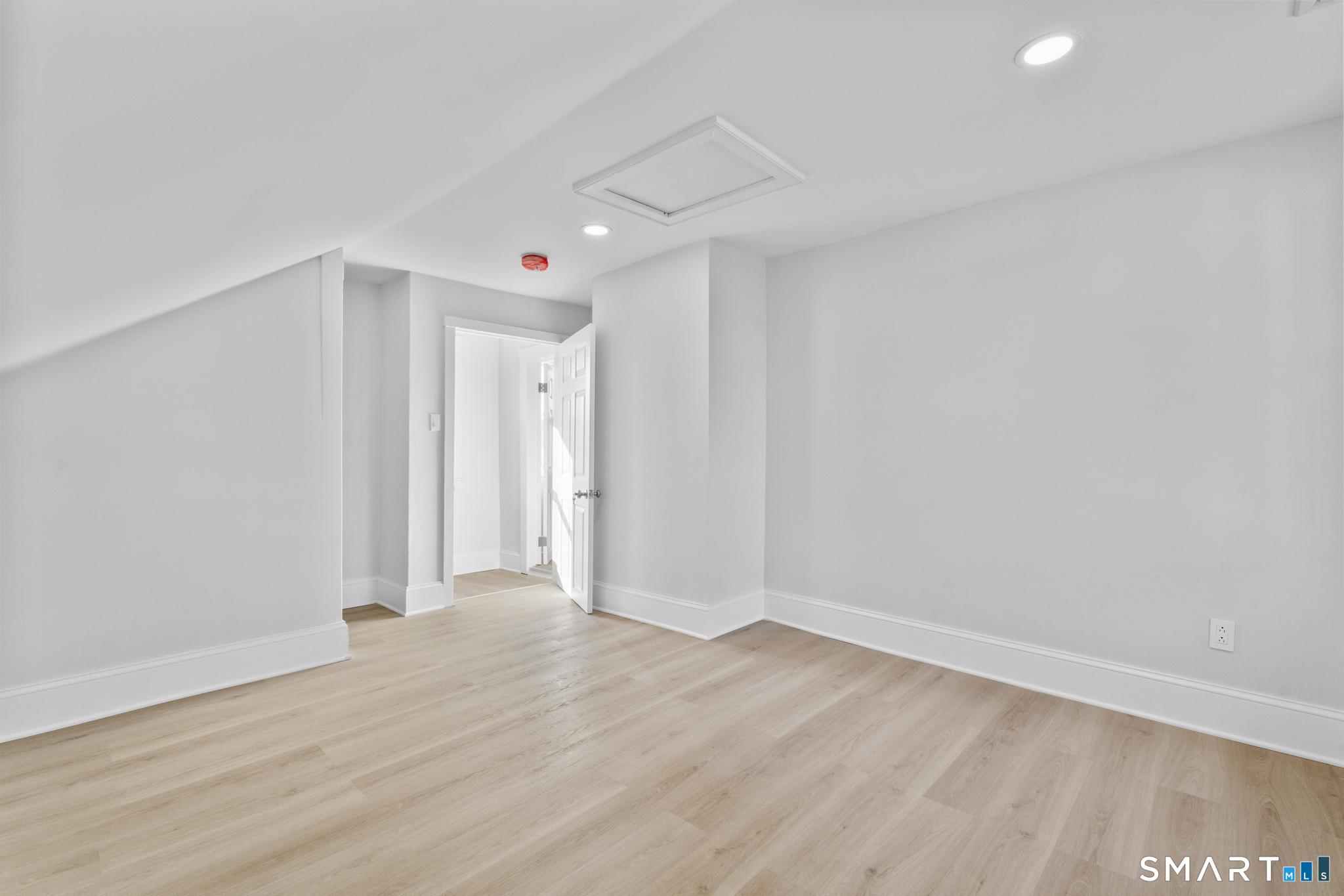 39 Edwards Street Hamden, CT 06517 - Photo 12 of 17
