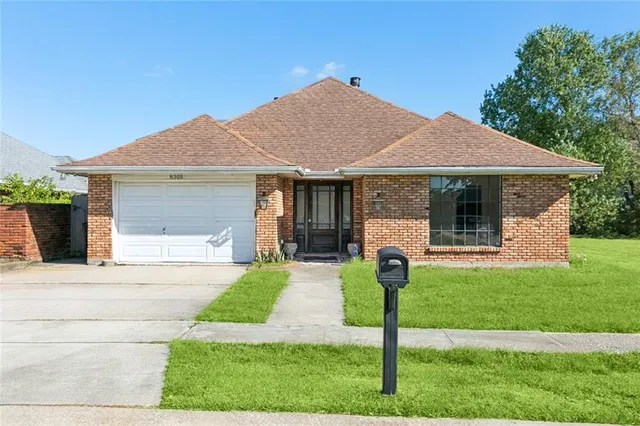 $2,000 | 8305 Fairfax Drive, Chalmette, LA 70043