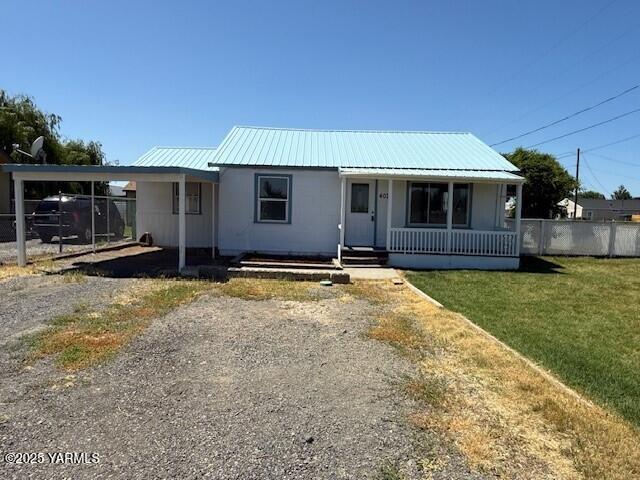 402 Rivard Road South Moxee, WA 98936 - Photo 1 of 9 a view of a house with swimming pool and a yard