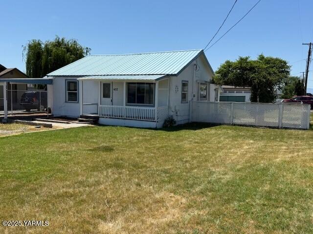 402 Rivard Road South Moxee, WA 98936 - Photo 2 of 9 a front view of house with yard and trees in the background