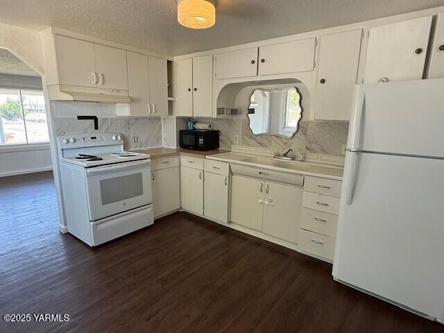 402 Rivard Road South Moxee, WA 98936 - Photo 8 of 9 a kitchen with white cabinets and white appliances