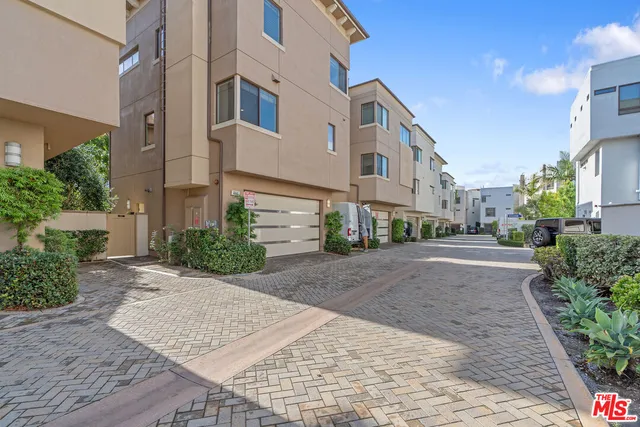 $10,990 | 12860 South Seaglass Circle, Los Angeles, CA 90094