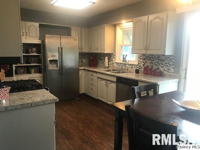 2927 Riverside Terrace Quincy, IL 62305 - Photo 2 of 22 Gallery Image 2