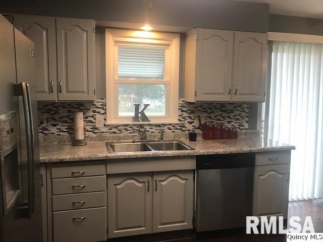 2927 Riverside Terrace Quincy, IL 62305 - Photo 3 of 22 Gallery Image 3
