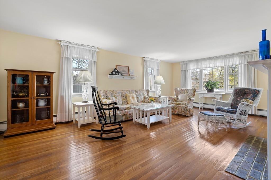 18 Nottingham Road Lynnfield, MA 01940 - Photo 4 of 33 Gallery Image 4
